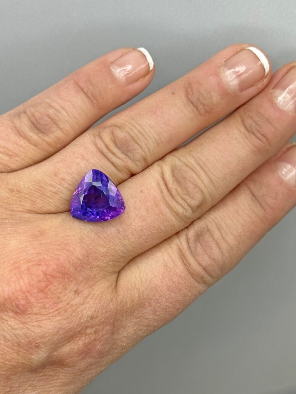 GORGEOUS Certified Bi-Color Sapphire
